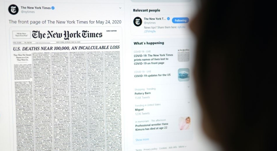  "نيويورك تايمز" تخصص صفحتها الأولى لضحايا كورونا.. وتُعَنوِن: هذه ليست مجرد أسماء في القائمة، هذه القائمة نحن 