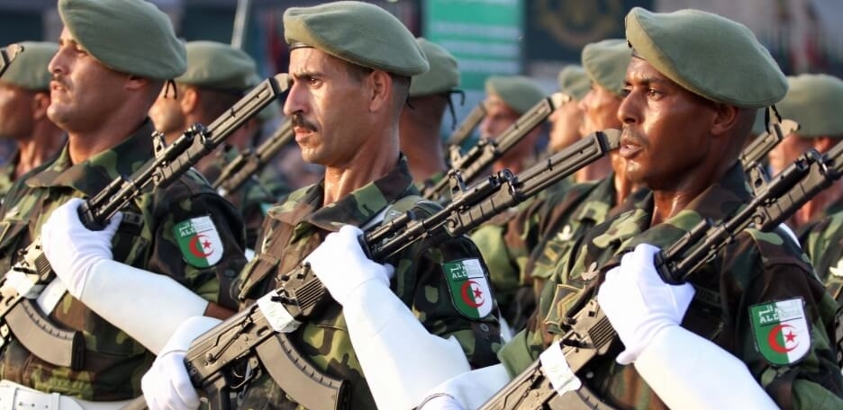  الجيش الجزائري يقتنع بـ"تغيير عقديته" بعدم المشاركة خارجيا 