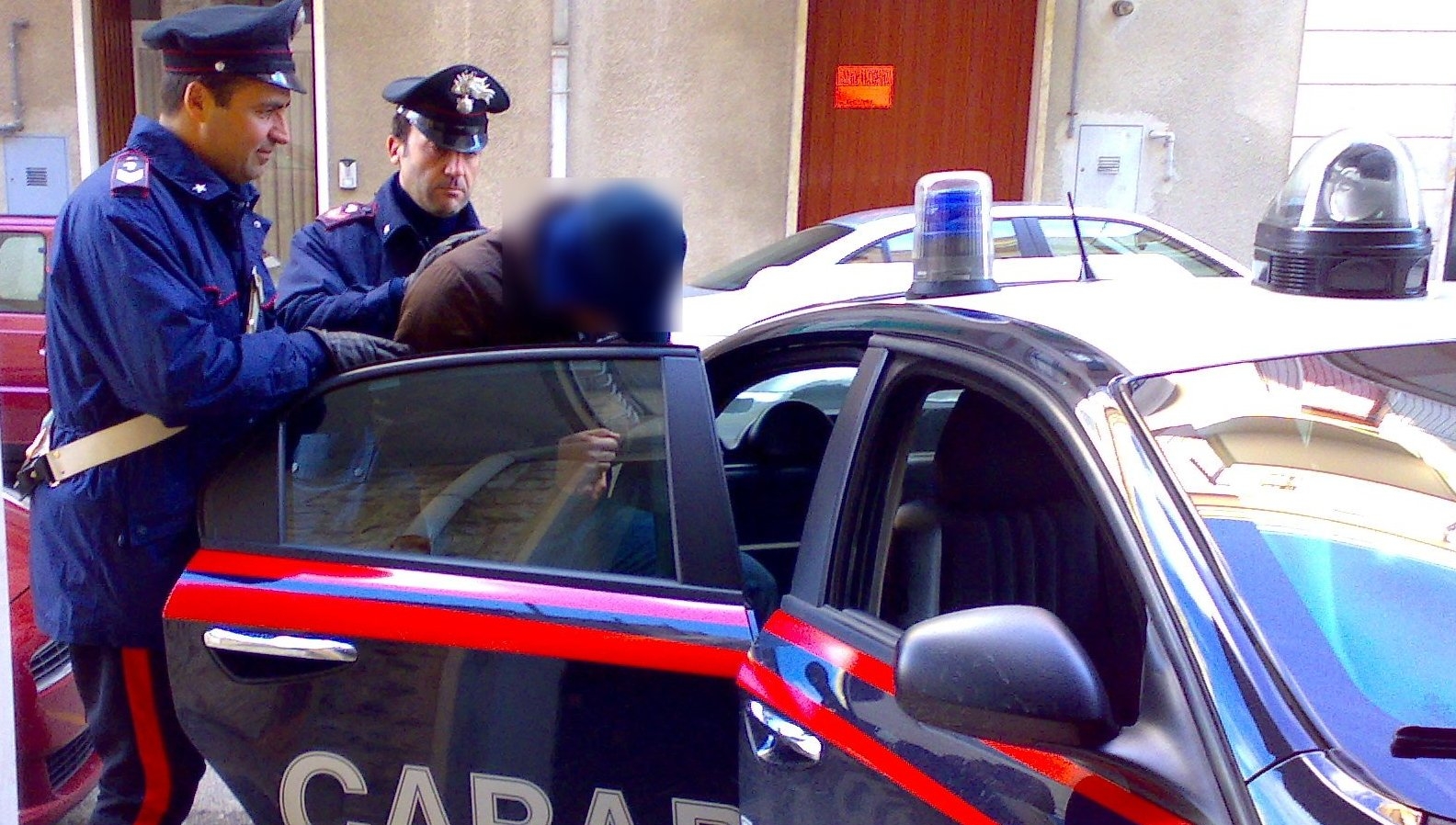  إيطاليا.. اعتقال مغربي كان يُروج للحشيش في  بُؤر كورونا 