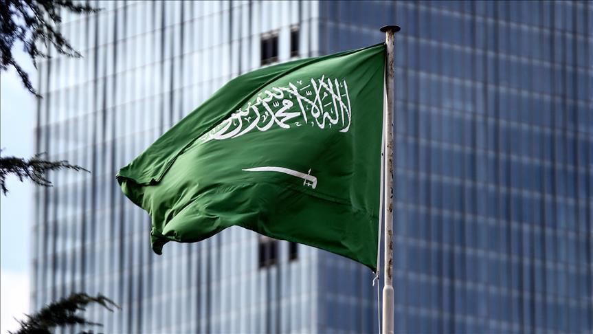  السعودية تبدأ في التقشف.. إيقاف بدل غلاء المعيشة ورفع الضريبة ثلاثة أضعاف 