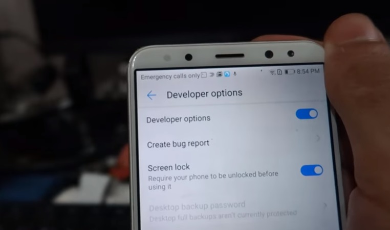 الهاتفُ المَحمُول.. مُراقِبٌ أم جاسُوس؟!