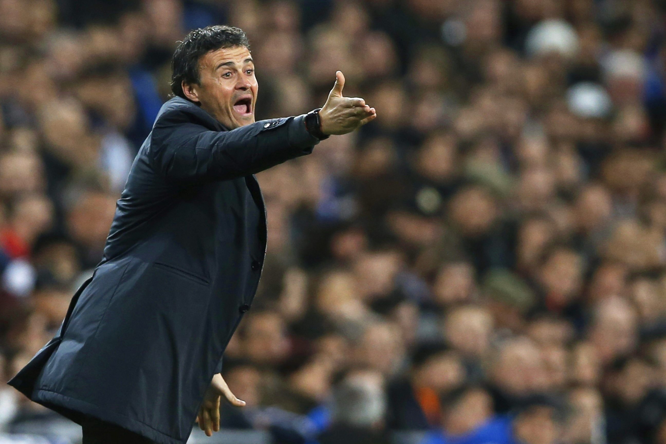 لويس إنريكي مدرب إسبانيا لا يحبذ إقامة مباريات بدون جماهير