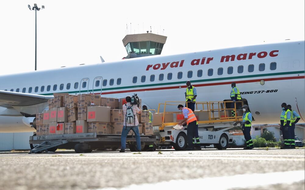 المساعدات المغربية لدول إفريقيا.. خطوة ناجحة أمام خصمين عنيدين في القارة