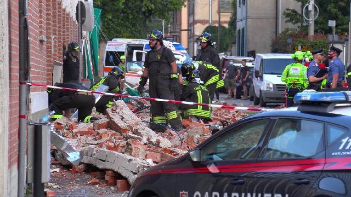  إيطاليا.. وفاة مغربية وطفليها أمام أنظار الزوج في حادث سقوط سقف مبنى 