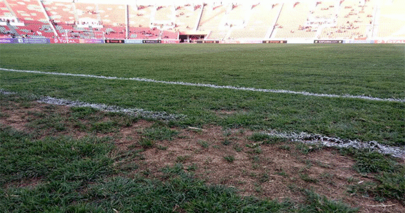  ملعب "الأمير مولاي عبد الله" في وضع كارثي قبل إعلان "كاف" عن احتضانه لنهائي كأس الكونفدرالية 