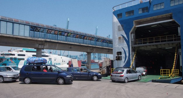 المغرب يُحدد "إجراءات العبور" استعدادا لبدء عملية مرحبا 2020 لتنقل الجالية