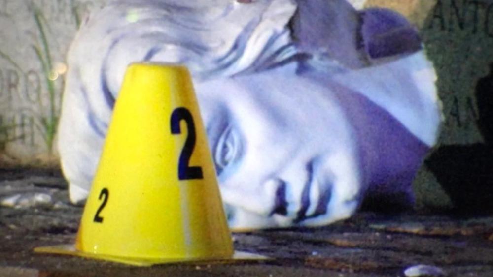  تحطيم النصب التذكاري لكريستوفر كولومبوس بولاية فيرجينيا الأمريكية 