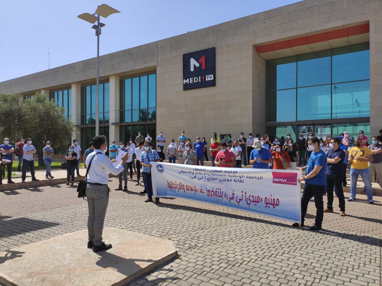  خيار يفصل مدير البرامج بـ"ميدي 1 راديو" ووقفة احتجاجية ضده بالقناة تسبق الإضراب 