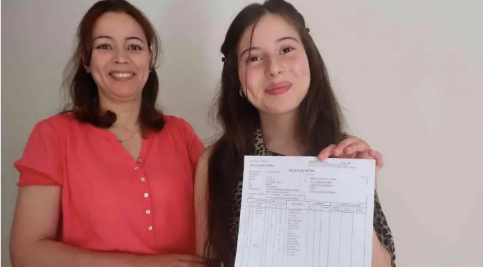  فرنسا.. تلميذة مغربية تنجح في الحصول على شهادة البكالوريا بمعدل يتجاوز 20/20 