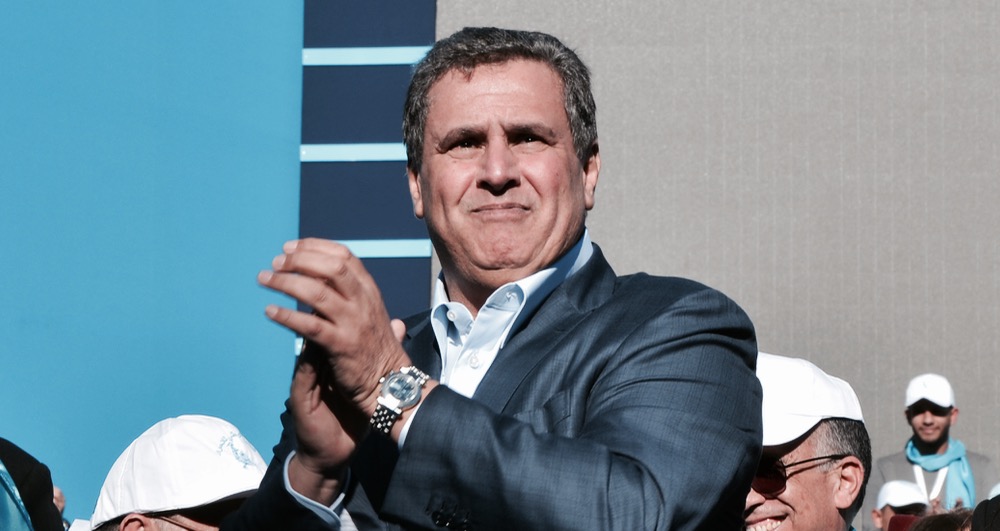 من المقاطعة إلى المحروقات مرورا بـ"تغازوت باي".. هل أخنوش صديق الملك أم سببُ إحراجه؟