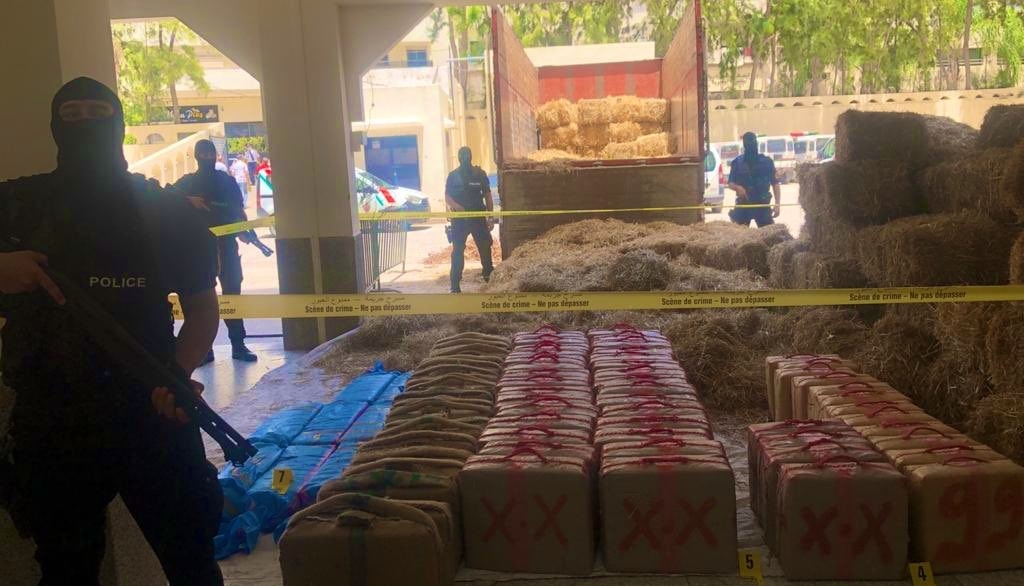 كلميم.. حجز 860 كلغ من الشيرا بحوزة شخص يشتبه ارتباطه بشبكة للتهريب الدولي للمخدرات