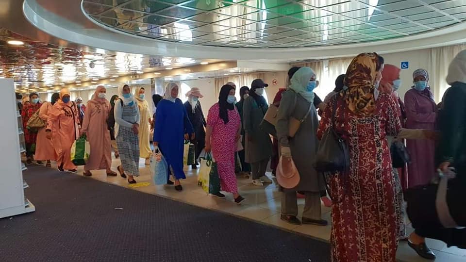 عبر ميناء طنجة المتوسط.. عودة الفوج الأول من العاملات المغربيات الموسميات من إقليم هويلبا