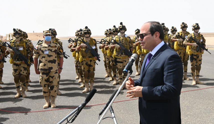 بعد أن هدد بالتدخل العسكري.. حكومة الوفاق: تهديدات السيسي لا تعني لليبيين شيئا