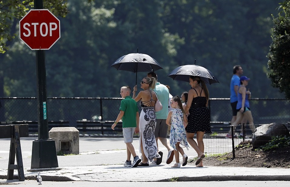  نشرة إنذارية.. طقس حار يومي الاثنين والثلاثاء بعدد من أقاليم المملكة 
