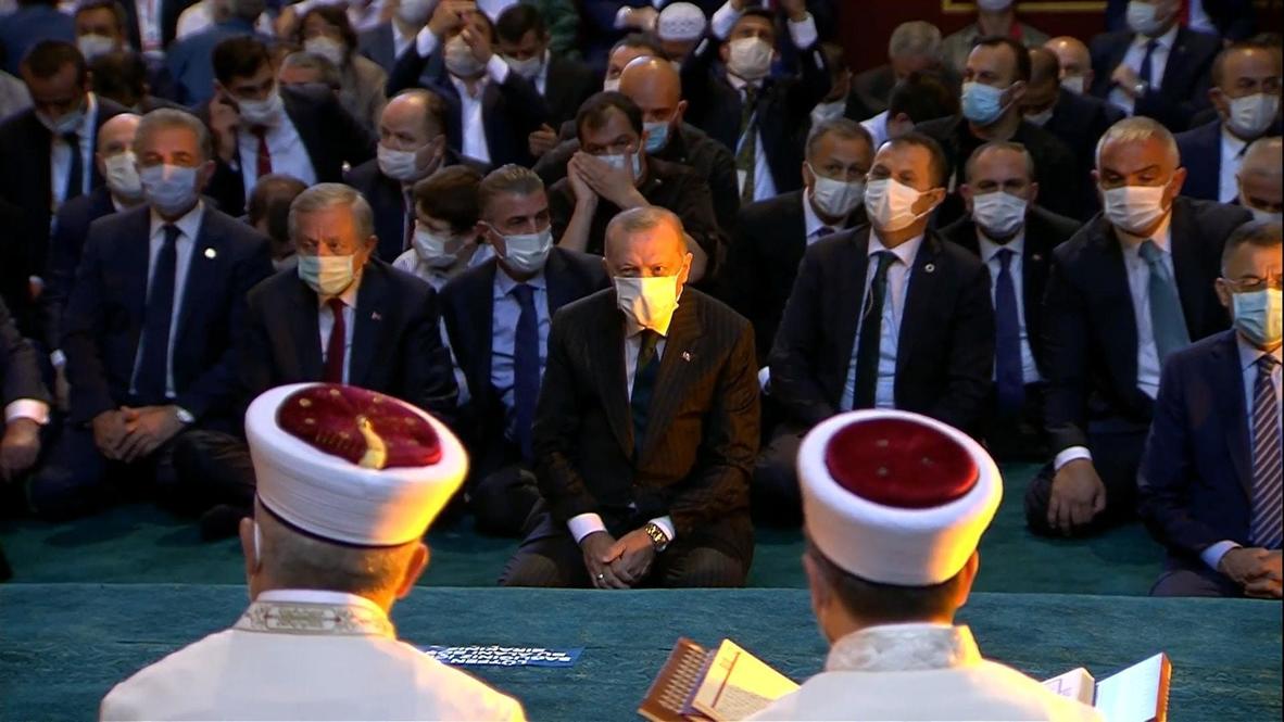  بعد 86 سنة من تحويله إلى متحف.. أردوغان يتلو القرآن في أول صلاة جمعة بمسجد "آيا صوفيا" 