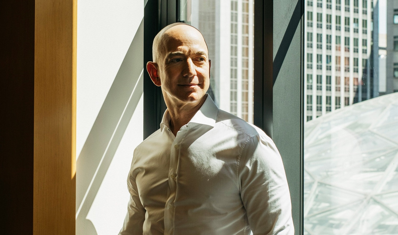  مؤسس أمازون يصبح "فاحش الثراء" 