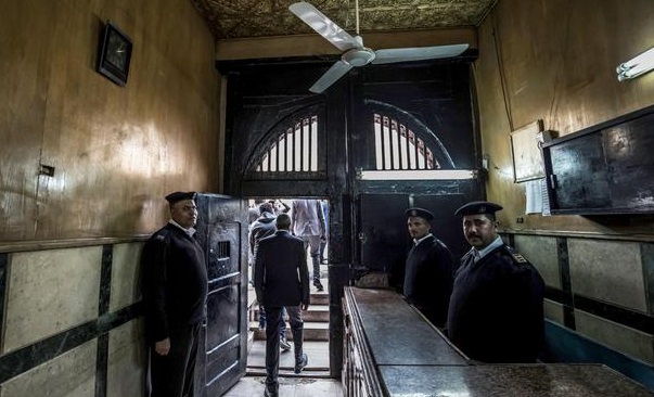 منظمة هيومن رايتس ووتش تحذر من تفشي محتمل لكورونا في سجون مصر