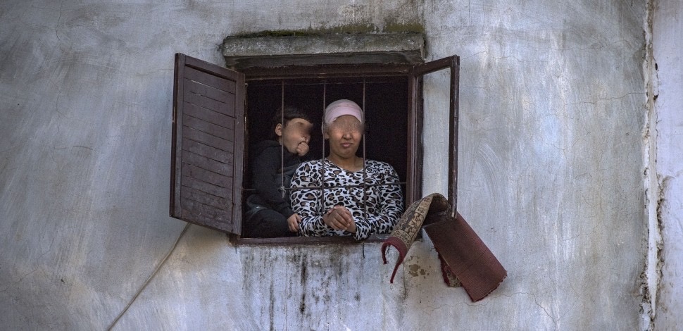  "وقعنا على الالتزام وتُركنا لنموت جوعا".. سلطات طنجة تحبس أسرا بكاملها بحجة "العلاج المنزلي" 