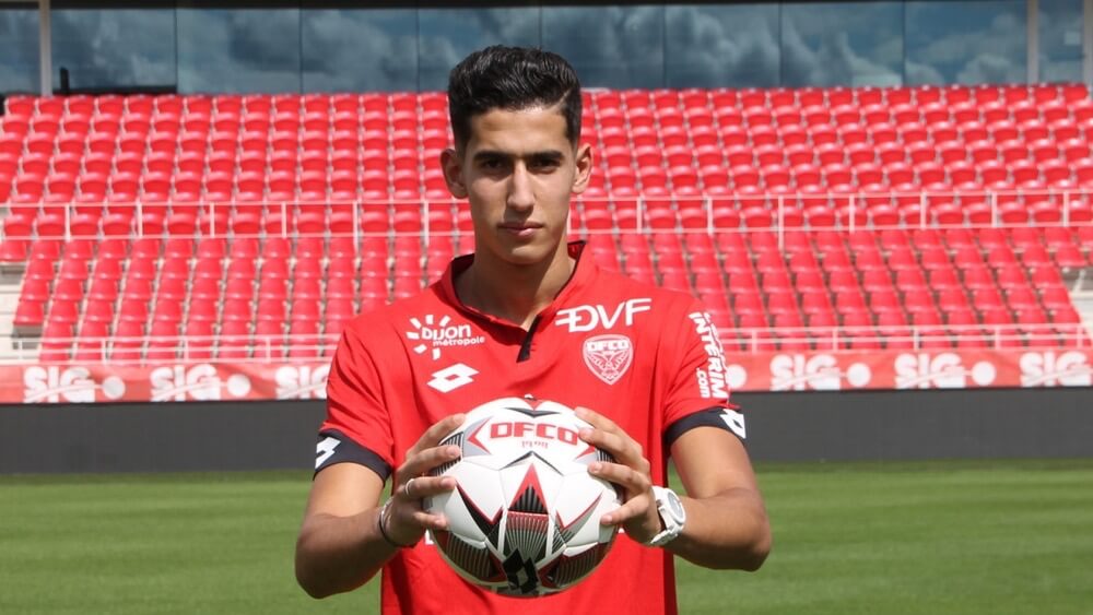  في صفقة بلغت 5 ملايين أورو.. أكرد يحقق حلم لعب دوري الأبطال بقميص رين الفرنسي 