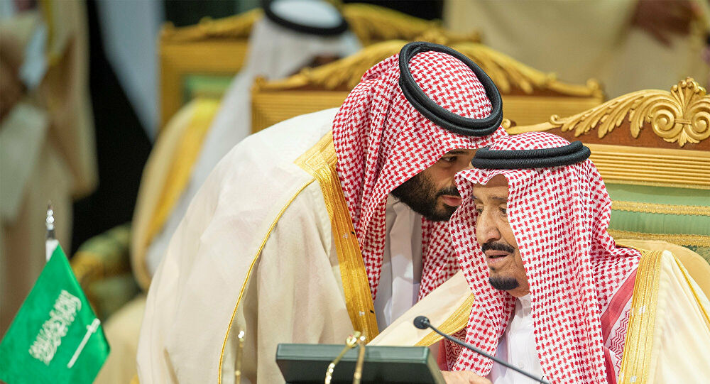 الملك السعودي يحيل قائد القوات المشتركة وعدد من الموظفين المدنيين والعسكريين للتحقيق