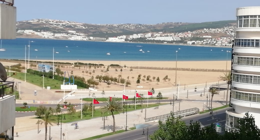 اليخوت والمسابح مسموحة والشواطئ ممنوعة.. "سكيزوفرينيا" القرارات تغضب الطنجيين من الداخلية