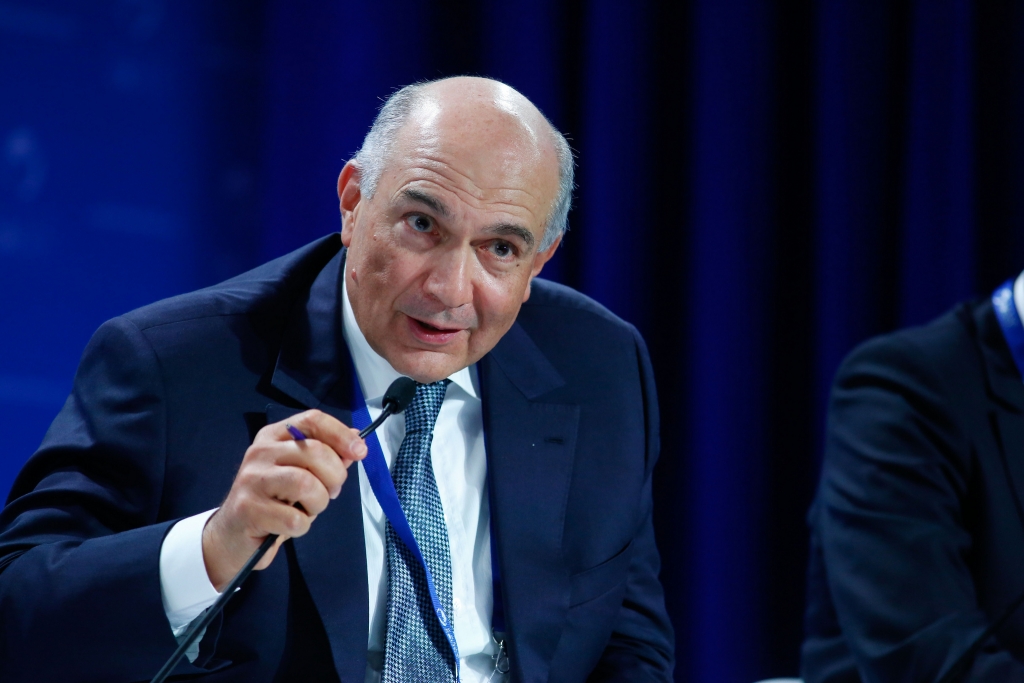  عرفوا مايا ولم يعرفوا التراب.. "هزة خصر" تُقدم "رجل الفوسفاط" للمغاربة بعد 14 عاما من وجوده في منصبه! 