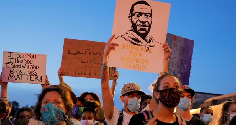  صحيفة أمريكية حول قضية جورج فلويد: هذا ما يُمكن لأمريكا أن "تتعلمه" من المغرب 