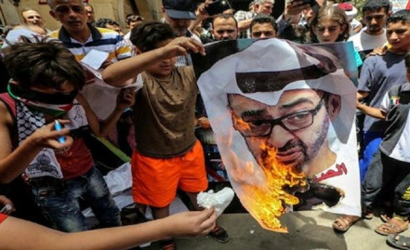 بعد صفقة الإمارات وإسرائيل.. هاشتاغ #التطبيع خيانة يتصدر مواقع التواصل في الخليج