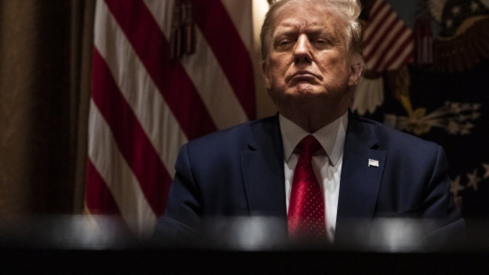  انفجار بيروت.. ترامب يرجّح فرضية الهجوم بقنبلة ويعرض المساعدة 