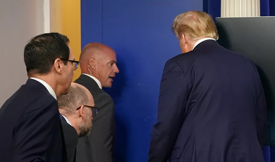 إطلاق نار قرب البيت الأبيض وترامب يغادر مسرعا (فيديو)