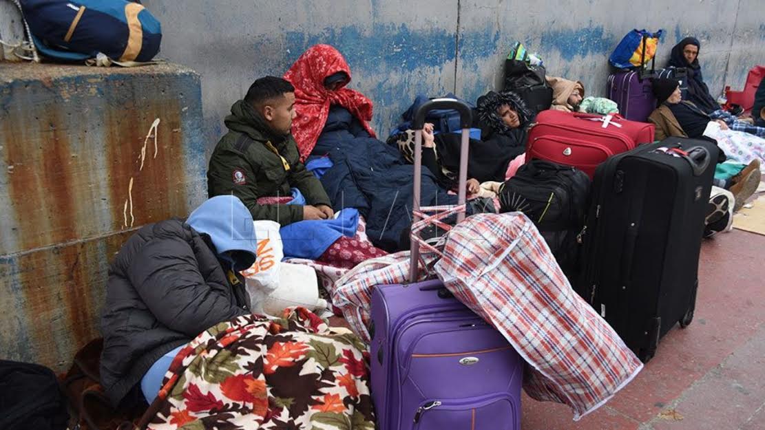 منسيون لشهور.. المغرب يُدير ظهره لمئات المغاربة العالقين في سبتة