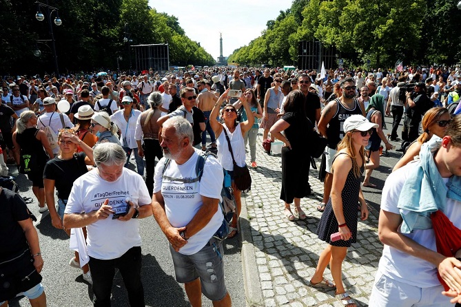 احتجاج في ألمانيا ضد إعادة فرض الإغلاق بسبب كورونا