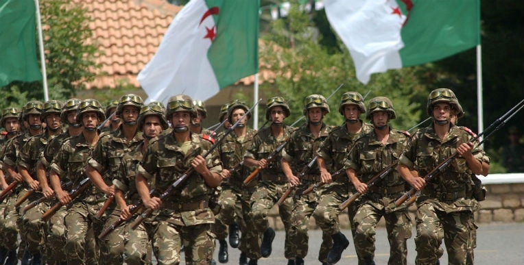 الجزائر: الجيش لن يخوض حروبا بالخارج وسيتدخل فقط لـ"حفظ السلم"