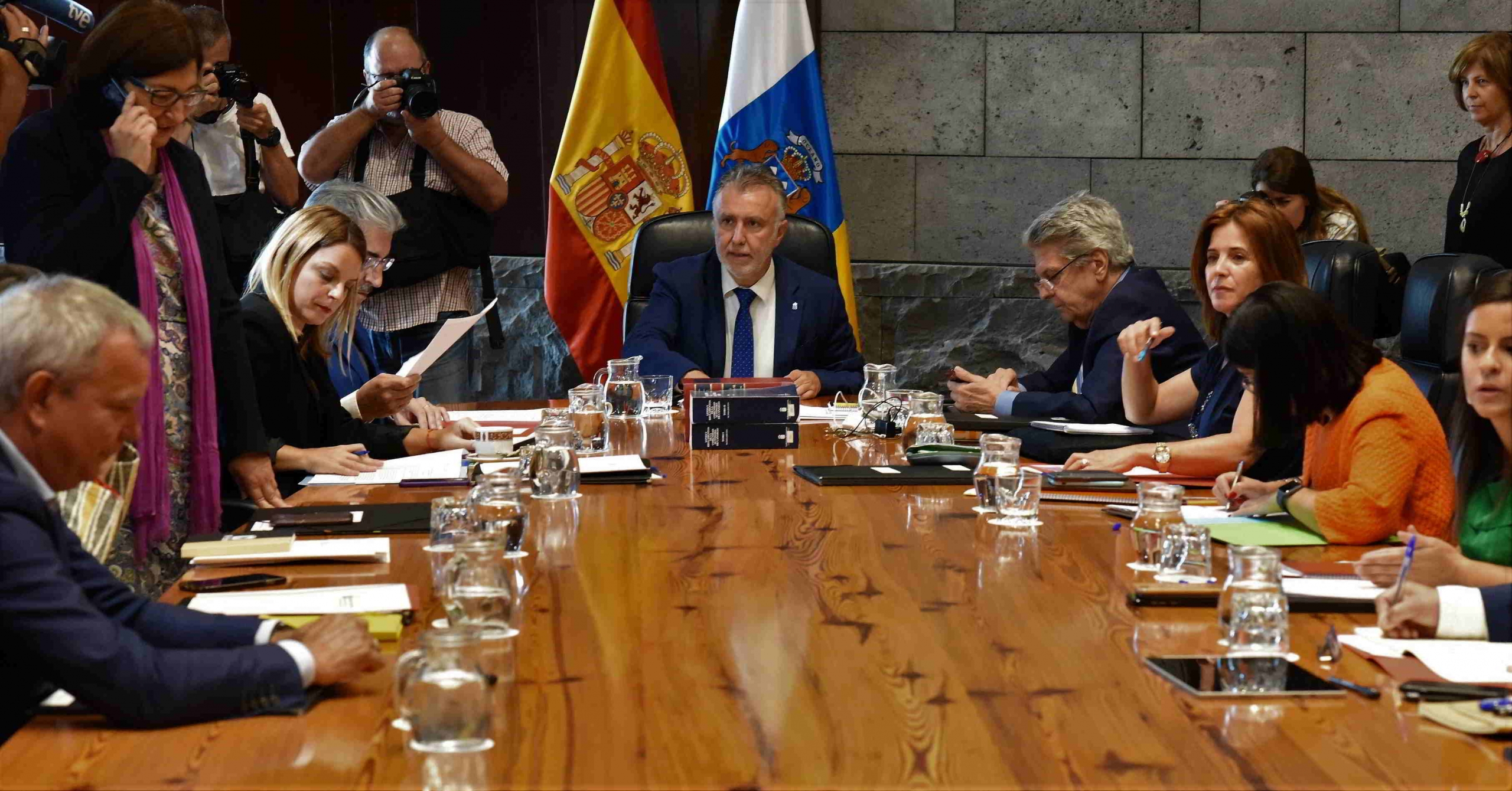  جولة جديدة من معركة الحدود البحرية.. رئيس "الكناري" يصف الخطوات المغربية بـ"الاحتلال المحكوم عليه بالفشل" 