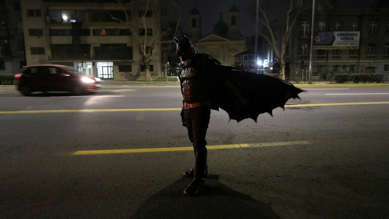  إصابة "الرجل الوطواط" بكورونا 