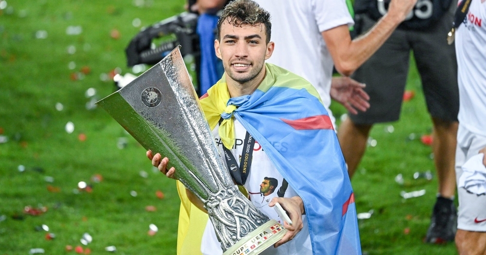 بعد أن ضغط لقجع لتعديل قانون مزدوجي الجنسية.. الـ FIFA يغير قوانينه ويسمح للحدادي بحمل قميص المنتخب