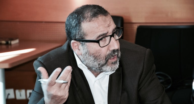 دافع عن المشروع الإماراتي بمارينا طنجة واقتحم قضية دبلوماسية حساسة.. هل وضع عمدة طنجة نفسه في مأزق؟