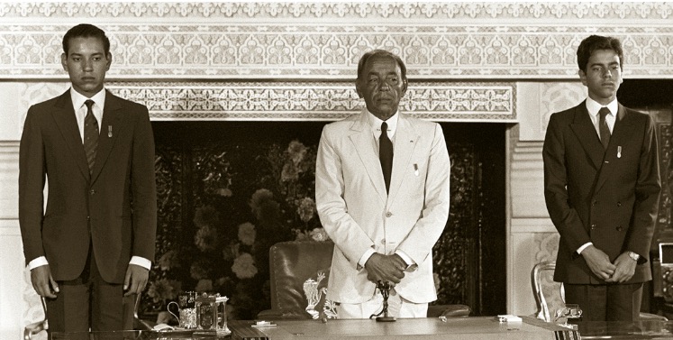 ما أشبه اليوم بالبارحة.. عندما تحدث الحسن الثاني عن الأزمة المالية وصراعات السياسيين في خطابه الأخير بالبرلمان