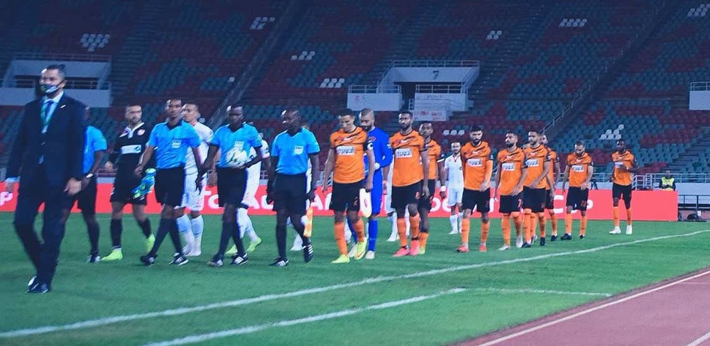 التحكيم الإفريقي وسط قفص الاتهام.. هل الأندية تضررت من صافرة البدلة السوداء؟