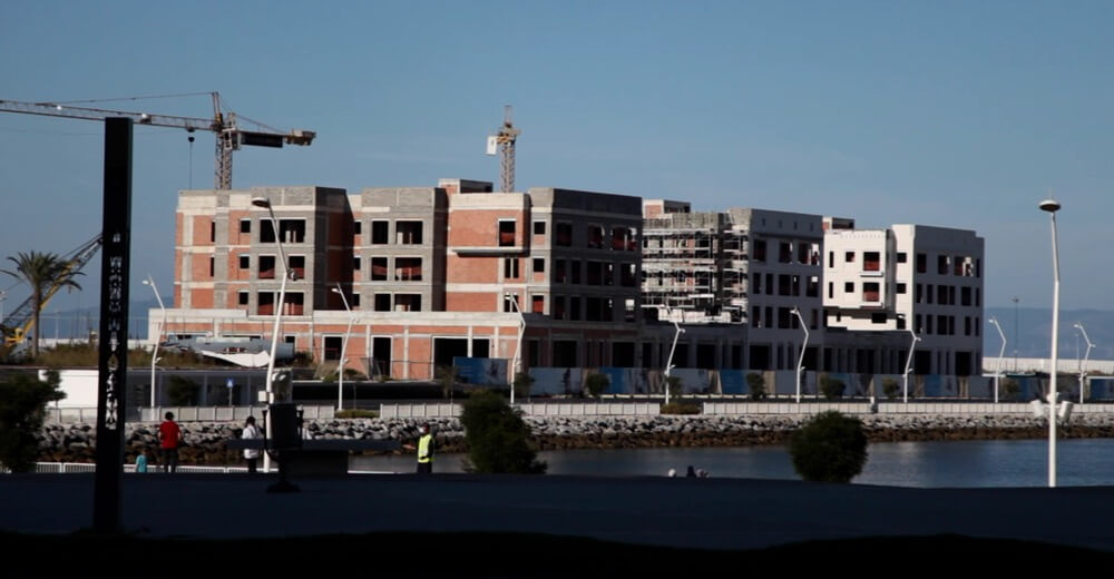  "إيغل هيلز" الإماراتية تضغط على السلطات بوقف مشروعها في طنجة.. وتكلف شركة علاقات عامة لتلميع صورتها 