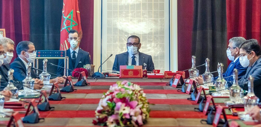 "الأمور تسير في الاتجاه الصحيح".. مؤشرات اقتراب لقاح كورونا تتوالى وآخرها صادر عن القصر الملكي