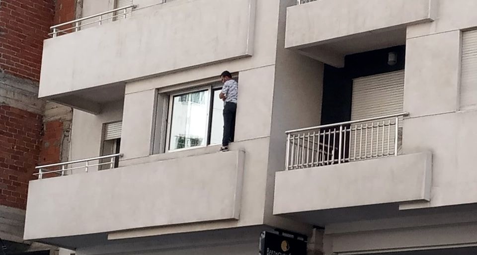 عامل هدد بالانتحار من داخل مقرها.. شركة "صوماجيك" تحتكر مواقف السيارات بطنجة والفضائح أيضا!