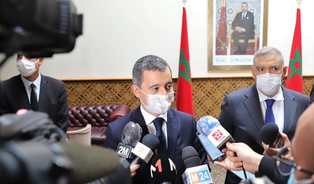 بعد أن قطع زيارته للرباط.. وزير الداخلية الفرنسي يضع 9 مغاربة في قائمة المطرودين عقب قطع رأس أستاذ