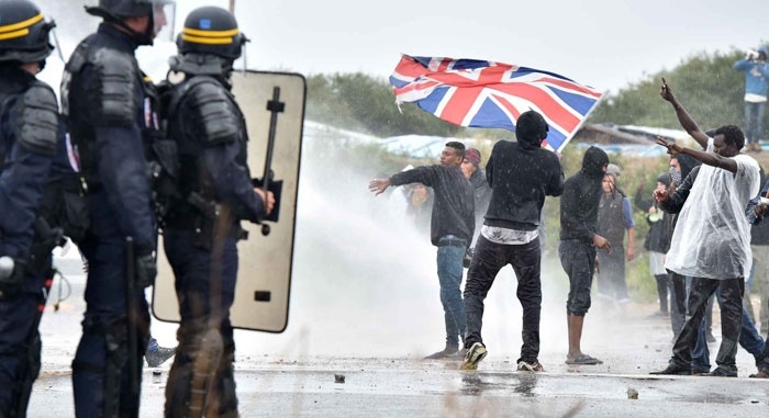  بريطانيا تعتزم تشديد سياسة الهجرة وإعادة أكبر عدد من الوافدين بصفة غير شرعية 