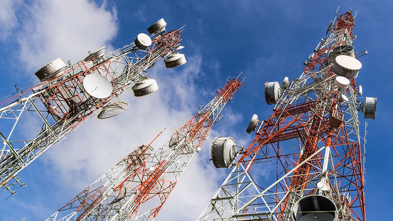 بعد انتقادات المغاربة لبطء الانترنت.. الحكومة تعطي الضوء الأخضر لاعتماد الأقمار الصناعية في الاتصالات