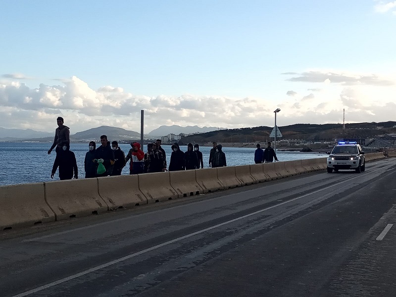  إسبانيا تعتزم اتخاذ إجراءات الطرد في حق 54 مغربيا رفضوا العودة إلى المغرب 