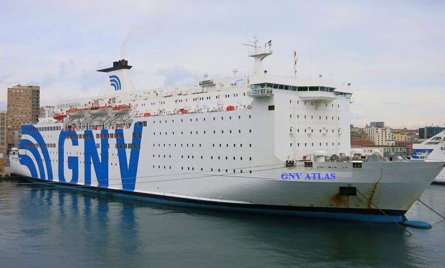 بعد أن تركتهم عالقين في عرض البحر ليومين.. السلطات الفرنسية تسمح لـ800 مغربي بدخول ميناء سيت