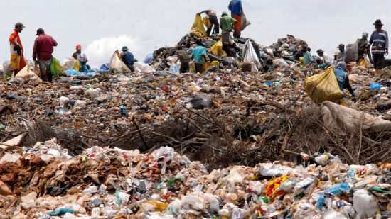 وزارة الطاقة والمعادن والبيئة تطلق عملية مُنافسة للحصول على تراخيص استغلال "الفضلات وأكوام الأنقاض"