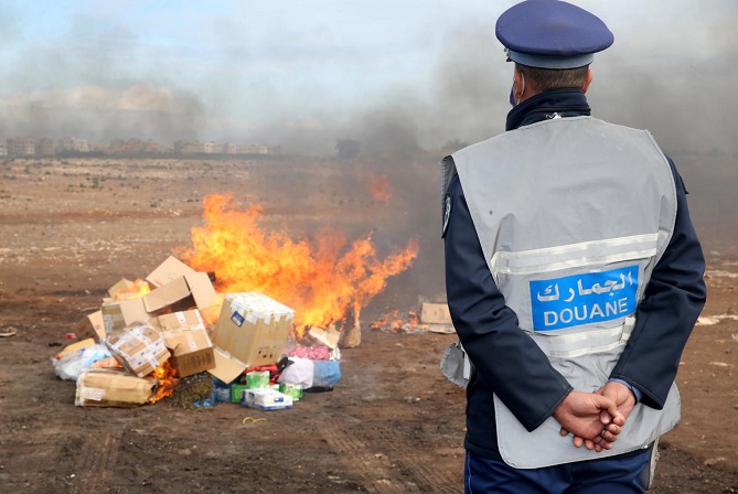 إتلاف أزيد من طنين من مخدر الشيرا بضواحي الداخلة