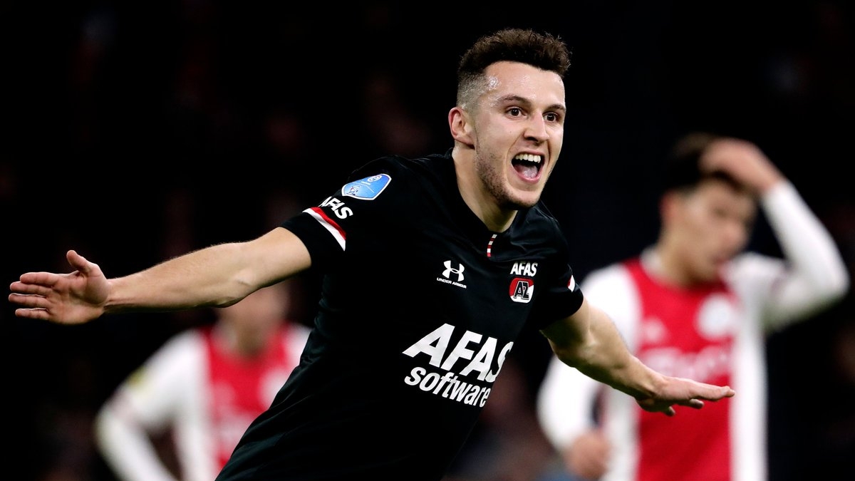 في صفقة ناهزت 12 مليون أورو.. أسامة الإدريسي ينضم إلى إشبيلية الإسباني